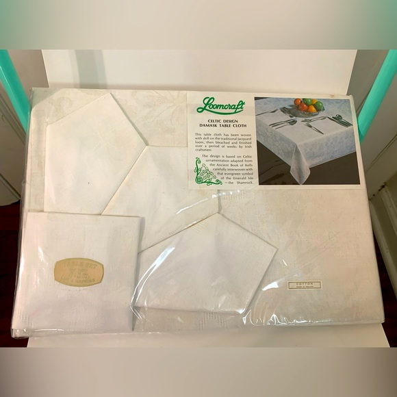 Vintage New Loomcraft Celtic Shamrock Damask Tablecloth & 4 Napkins Set